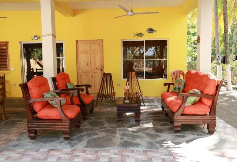 بنسيون Casa Pelícano