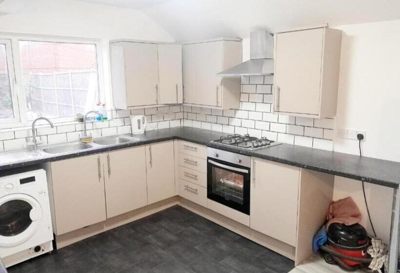 פנסיון Double Ensuite Room Free Parking