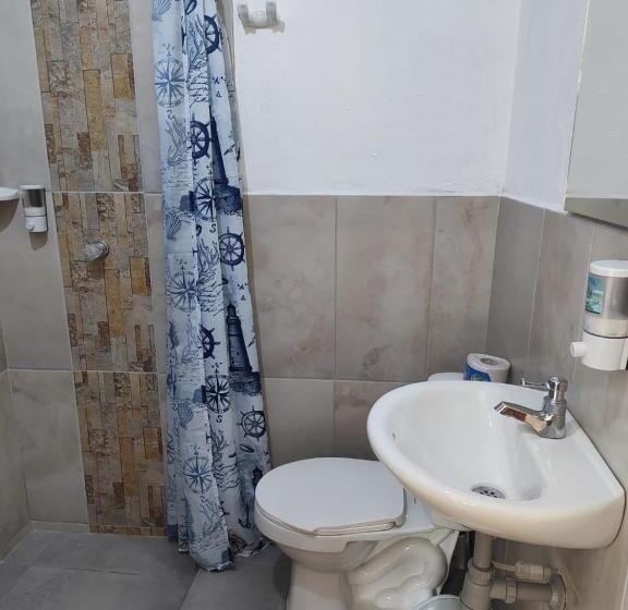 پانسیون Hostal Rojoyale