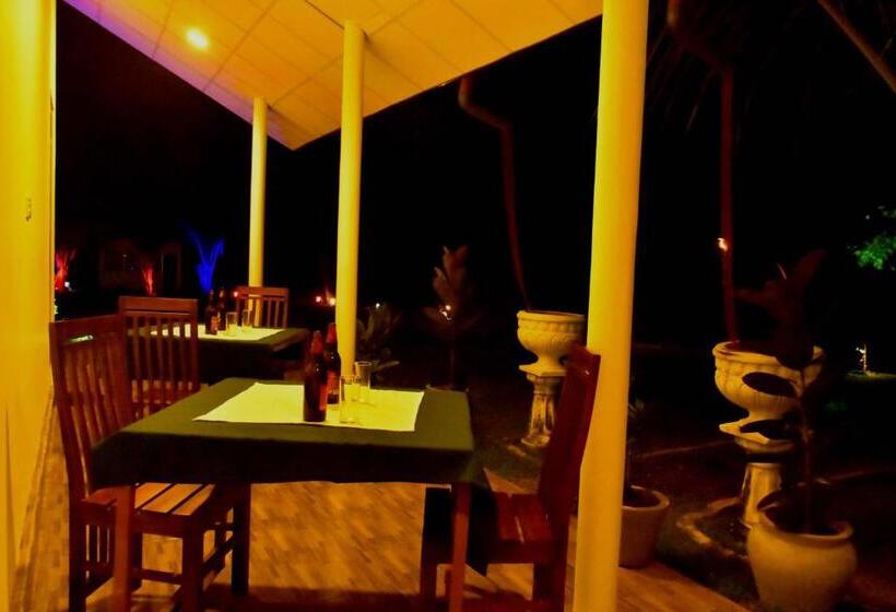 بنسيون Lake Forest Lodge