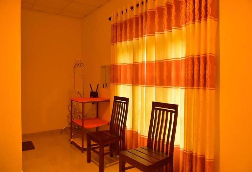 بنسيون Lake Forest Lodge