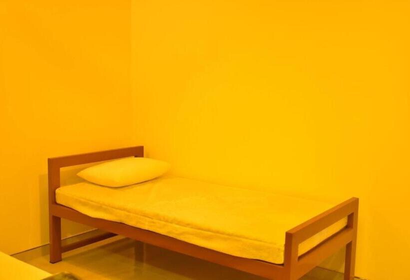 بنسيون Lake Forest Lodge