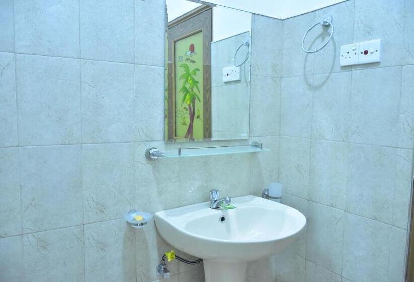 بنسيون Lake Forest Lodge