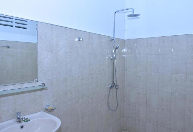 بنسيون Lake Forest Lodge