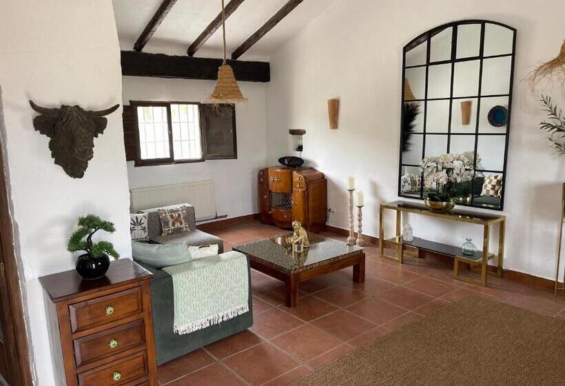 פנסיון Miluna Oasis Suites