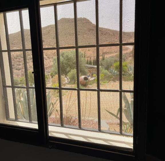 פנסיון Miluna Oasis Suites