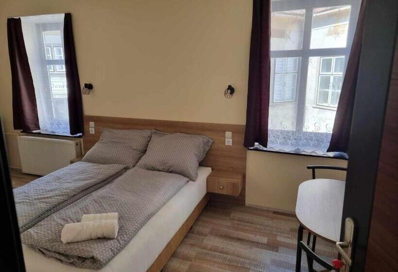 بنسيون Sas Tér Vendégház