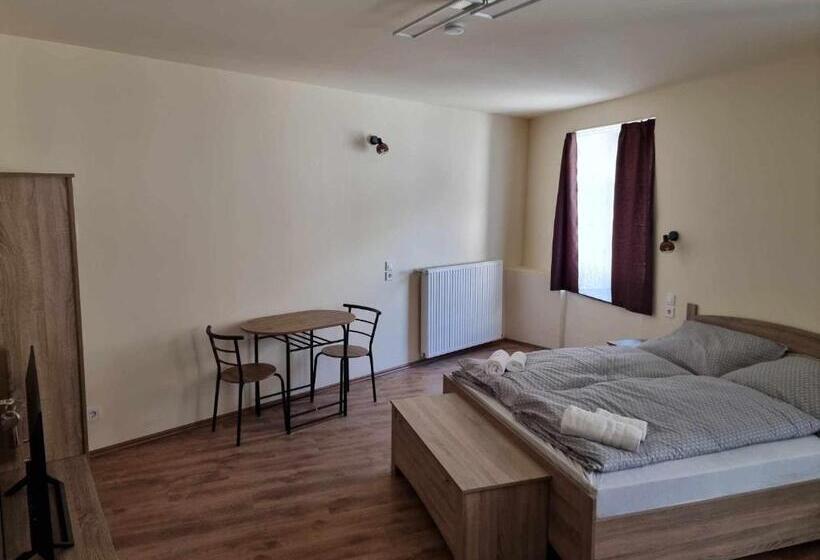 بنسيون Sas Tér Vendégház