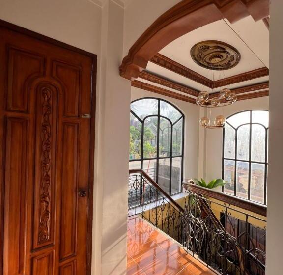 Пансион Luxury Vacation House Oceanfront In Lila, Bohol