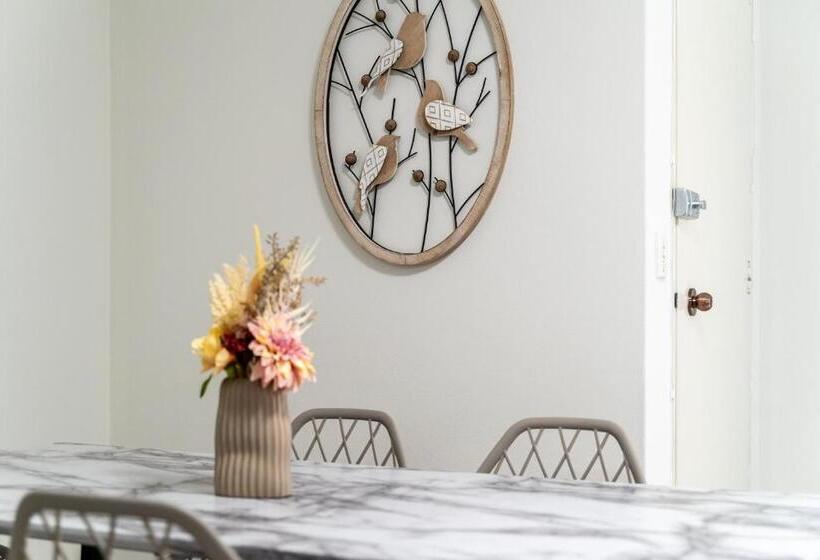 پانسیون 1nc Spacious 3bedroom Townhouse, North Sydney Free Parking