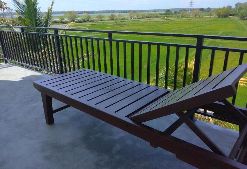 ペンション Why Not Guesthouse