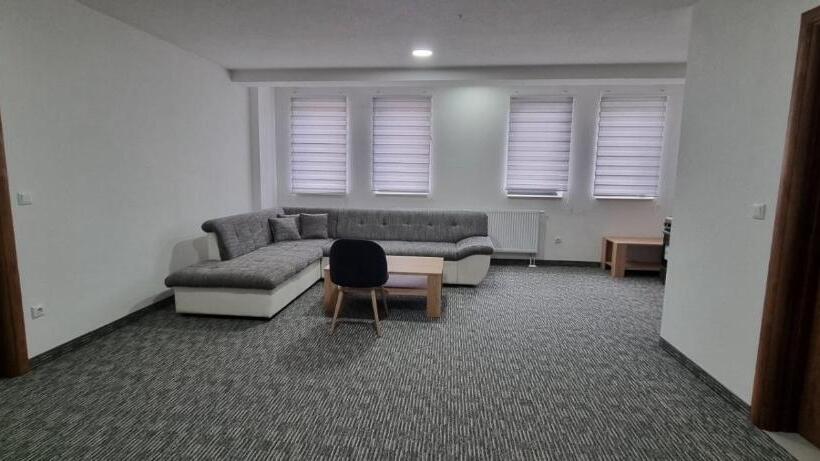 Poslovno Edukativni Centar