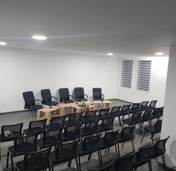 Poslovno Edukativni Centar