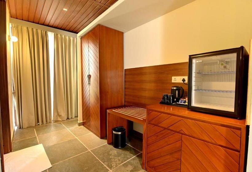 リゾートホテル Sandesh Water Edge Kabini