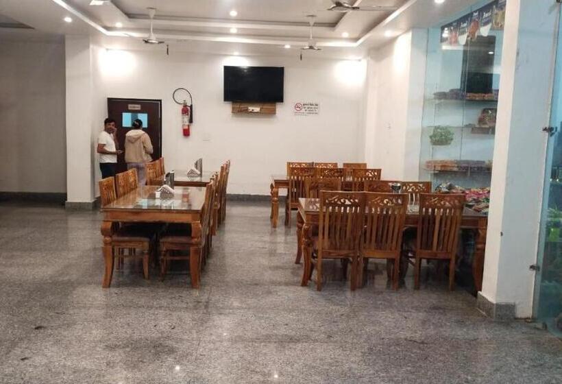 Alaknanda Motel & Restaurant