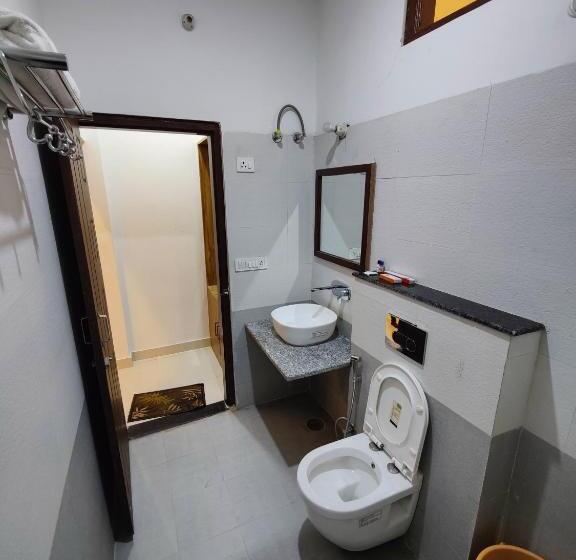 Alaknanda Motel & Restaurant