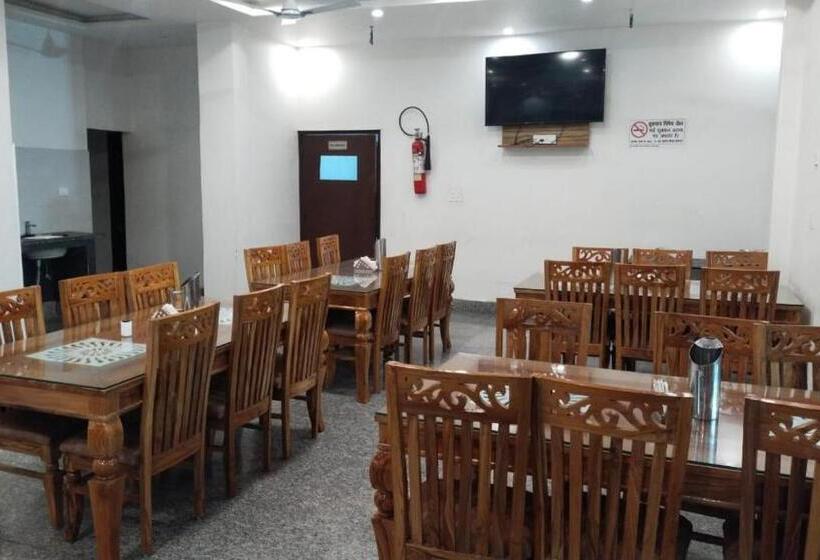 Alaknanda Motel & Restaurant