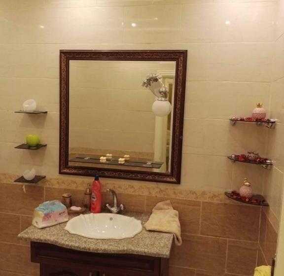 هاستل Roman Inn