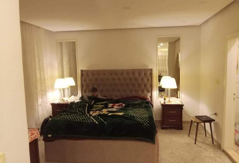 هاستل Roman Inn