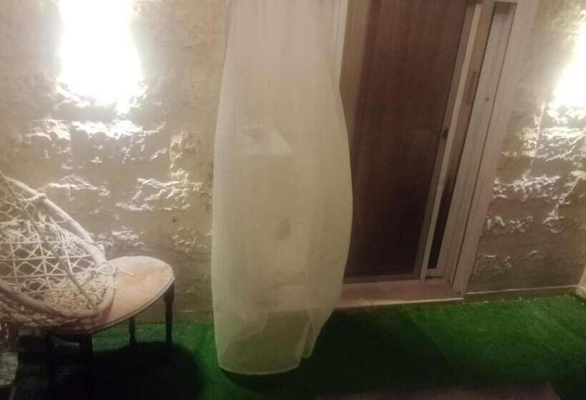 هاستل Roman Inn