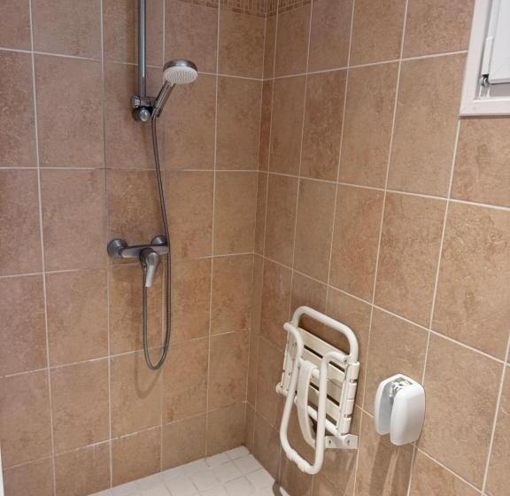 Bed and Breakfast L Overlord