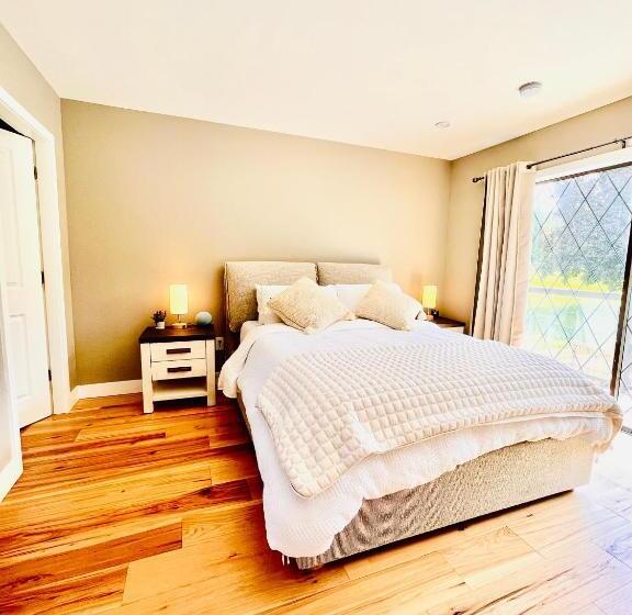 مبيت وإفطار Oceanside Manor   Fancy Room   Golf Course & Beach View