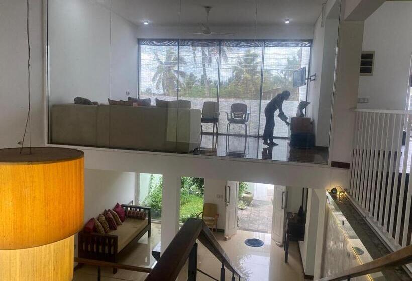 ベッドアンドブレックファースト Priyajeewaka Luxury Resort & Nursing Care