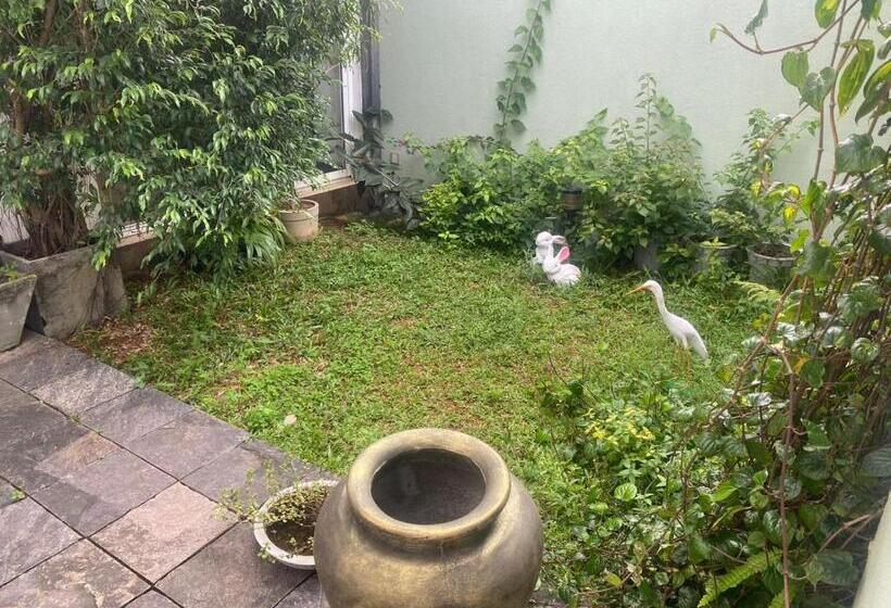 ベッドアンドブレックファースト Priyajeewaka Luxury Resort & Nursing Care