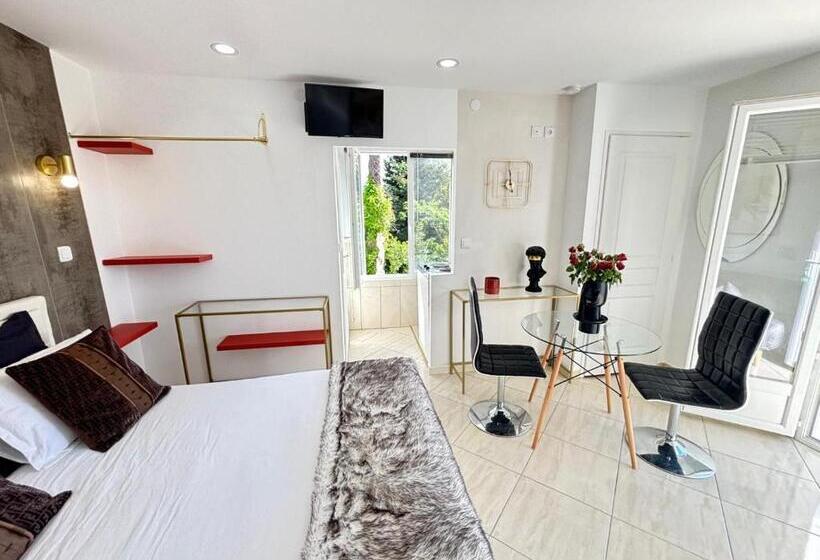 住宿加早餐  Villa Belle Epoque Saint Raphaël