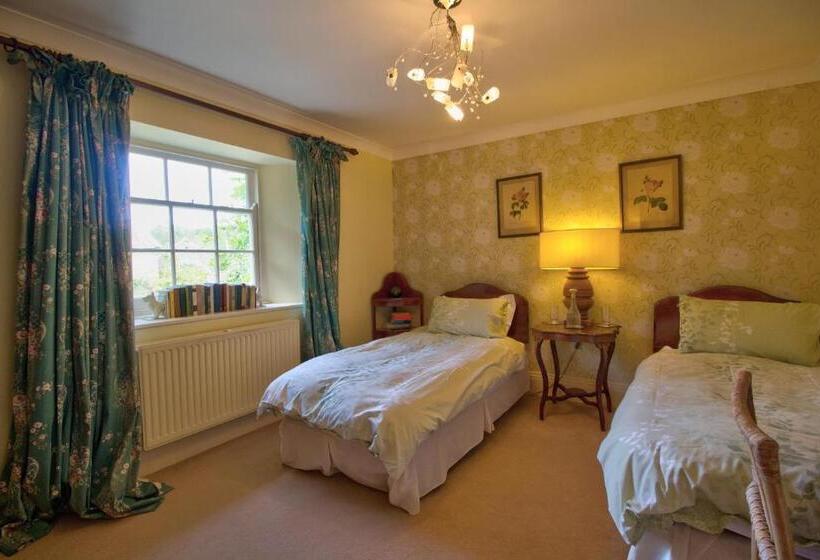 مبيت وإفطار West Compton Manor