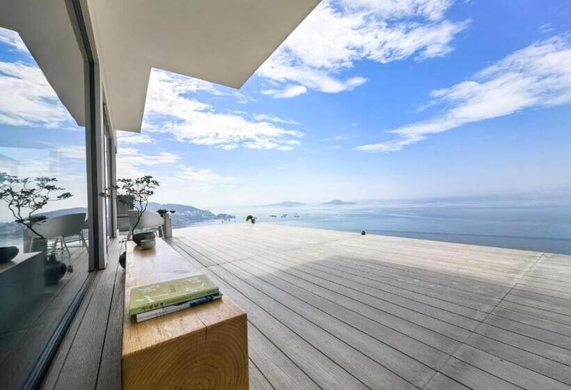 Hotell 画本里民宿