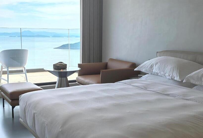 Hotell 画本里民宿