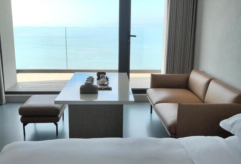 Hotell 画本里民宿