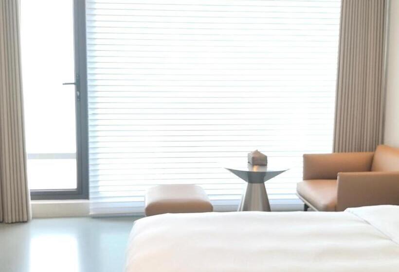 Hotell 画本里民宿