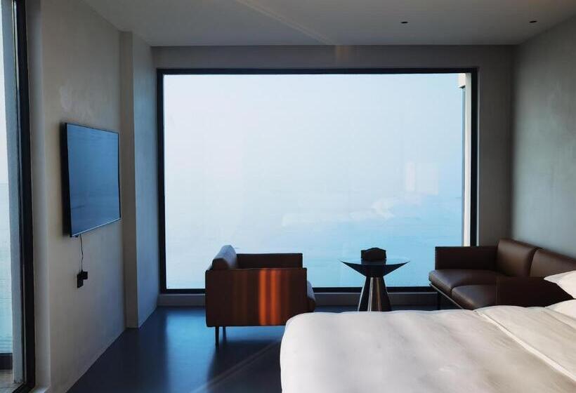 Hotell 画本里民宿