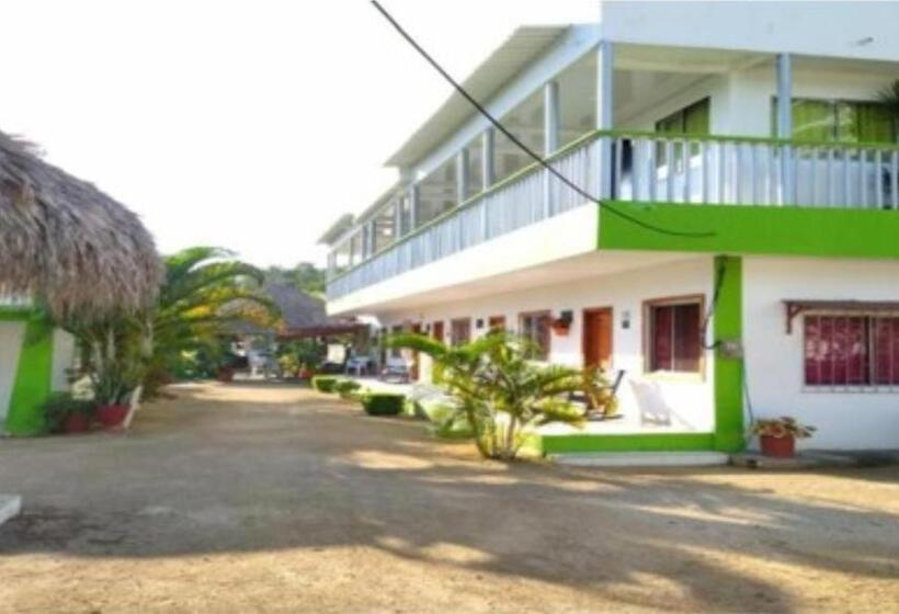 فندق Alojamiento Y Restaurante J Matuzalen