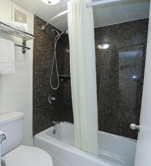 فندق Express Inn