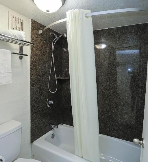 فندق Express Inn