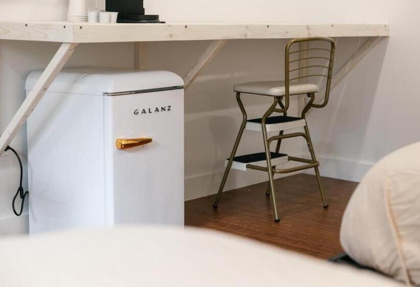 فندق Homeport Suites & Residences