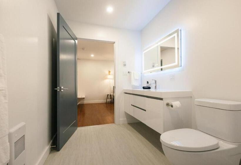 فندق Homeport Suites & Residences