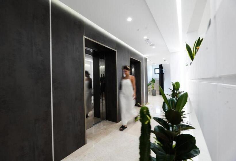 هتل Naos Luxury
