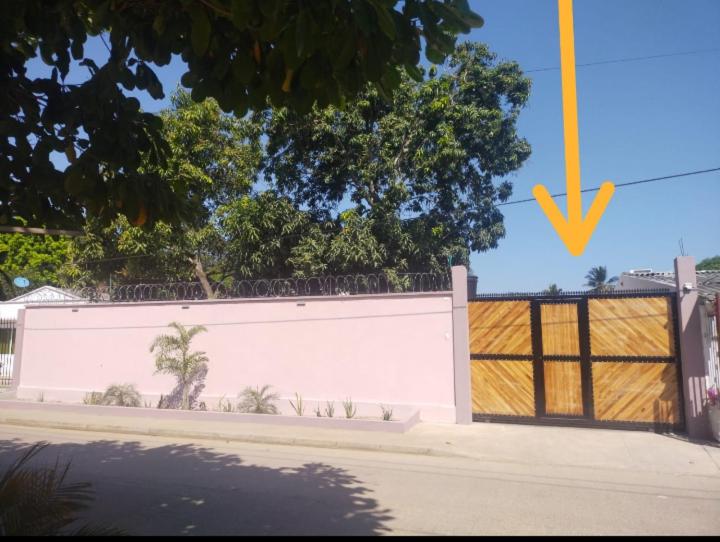 هتل Villa J Leticia