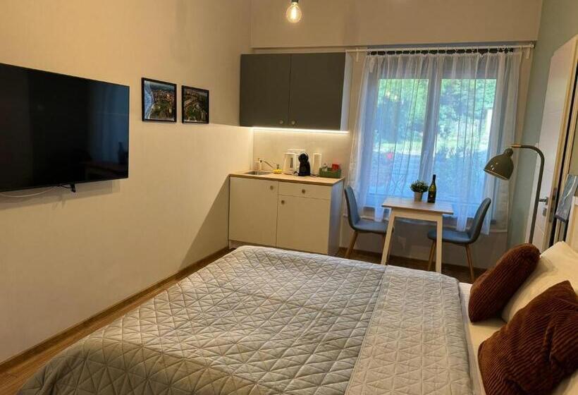 Kastélykert Vendégház Tata