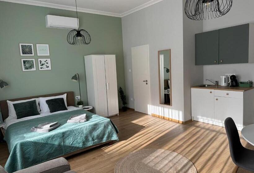 Kastélykert Vendégház Tata