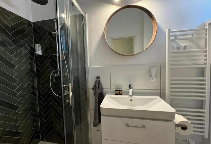 Kastélykert Vendégház Tata