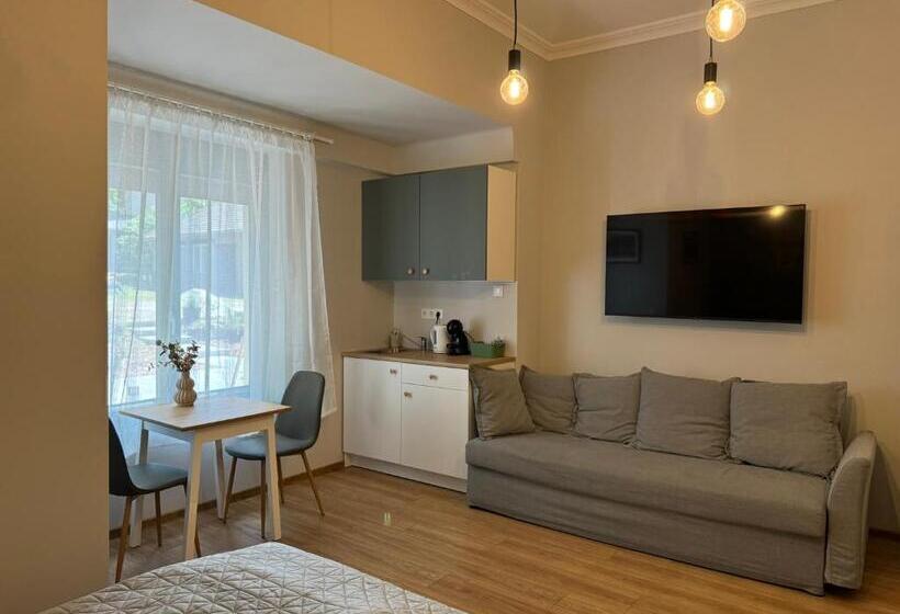 Kastélykert Vendégház Tata