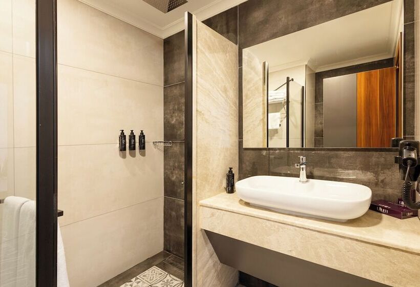 Lilium Hotel & Suites