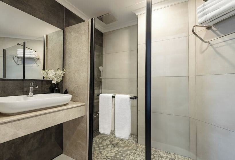 Lilium Hotel & Suites