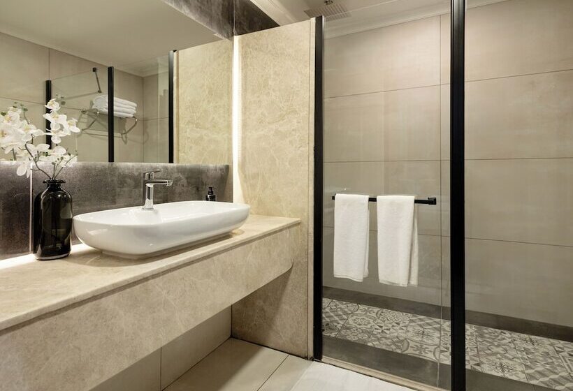 Lilium Hotel & Suites