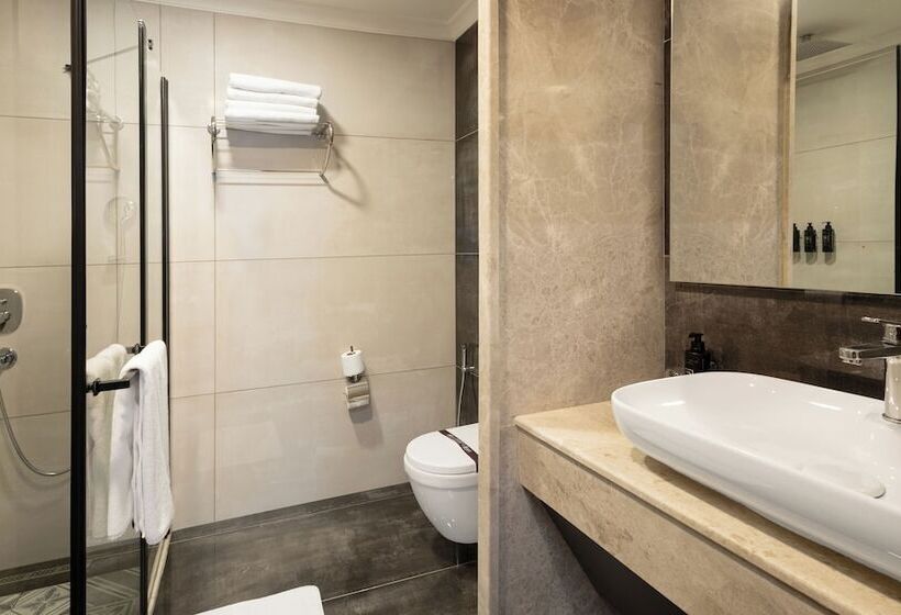 Lilium Hotel & Suites